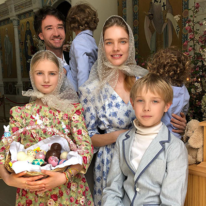 Antoine Arnault and Natalia Vodyanova with children