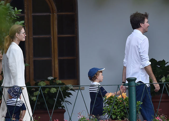 Antoine Arnault and Natallia de Grenada with children