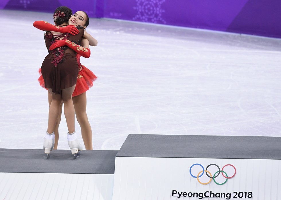 Evgenia Medvedeva and Alina Zagitova at the flower ceremony of the Olympic Games in Pyeongchang. Photo: © RIA Novosti / Alexander Vilf