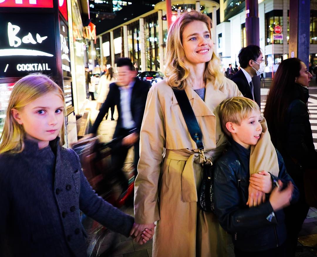 Natalia Vodianova with children in Japan