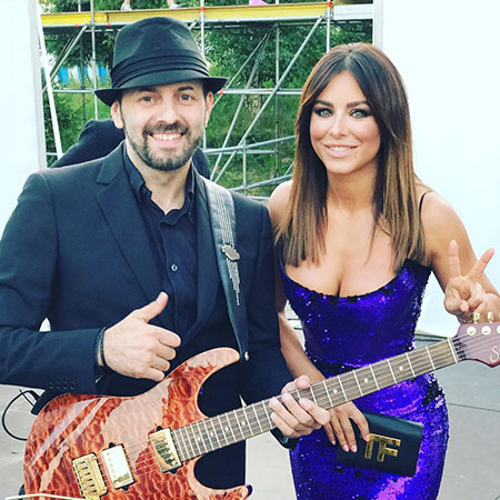 Ani Lorak with musician